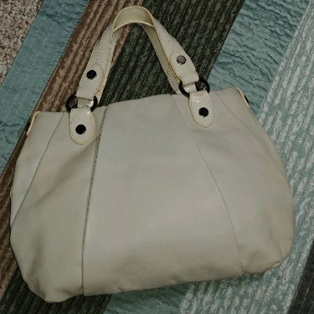 Vera Wang Ivory leather handbag